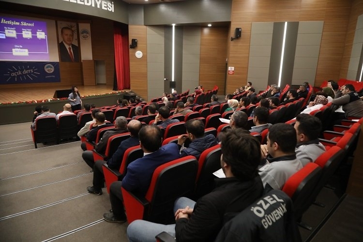 Melikgazi Belediye personeline etkili iletişim semineri