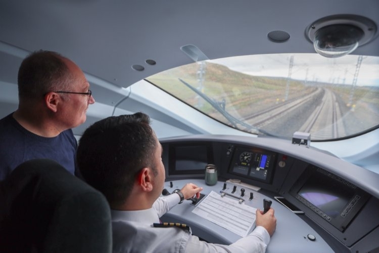 Sivas Hızlı Treni Hizmete Açıldı, Vatandaşlar Memnuniyetlerini Dile Getirdi




