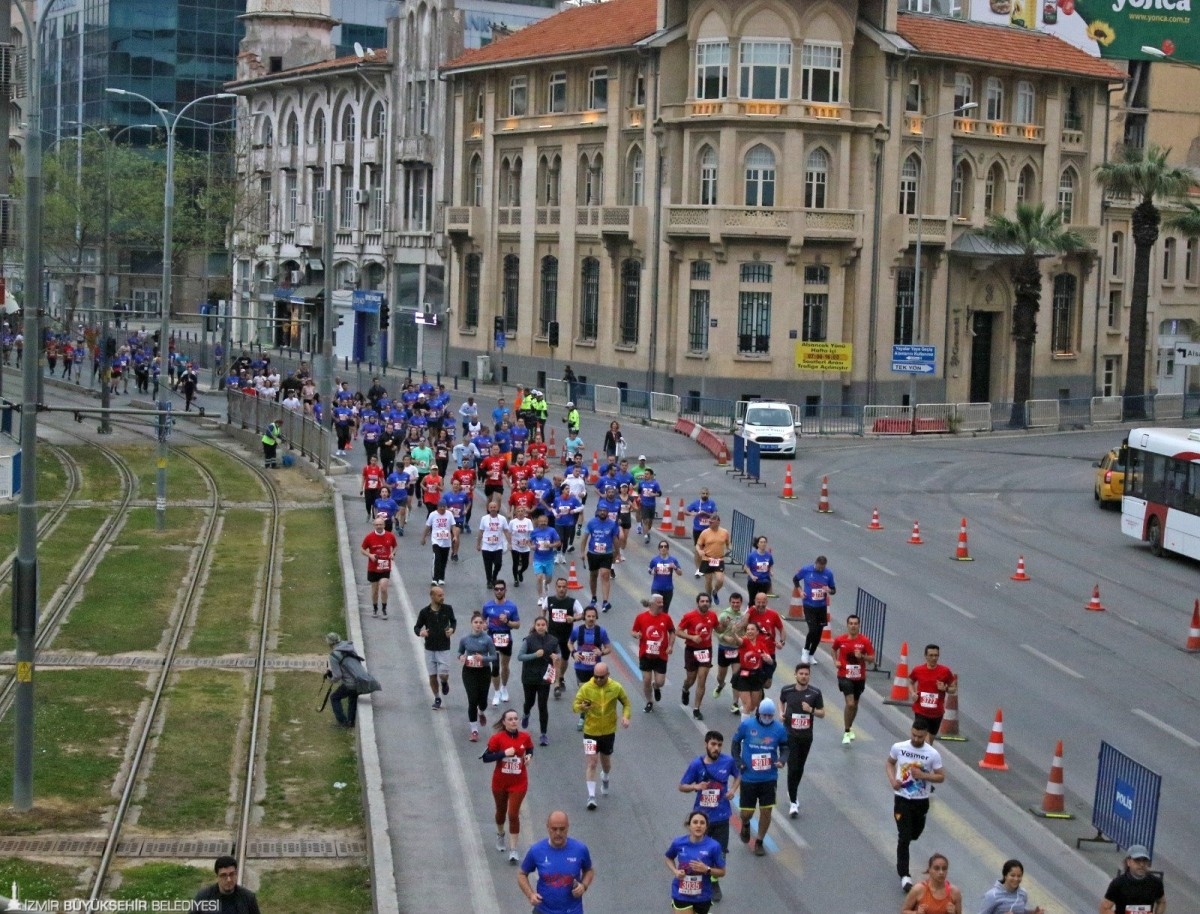İzmir'de Maraton heyecanı başladı