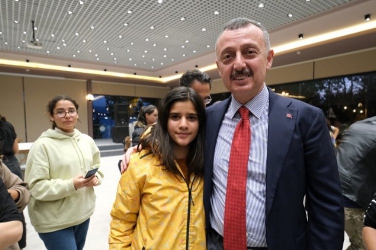 Kocaeli Büyükşehir Belediyesi'nden Depremzede öğrencilere eğitim desteği
