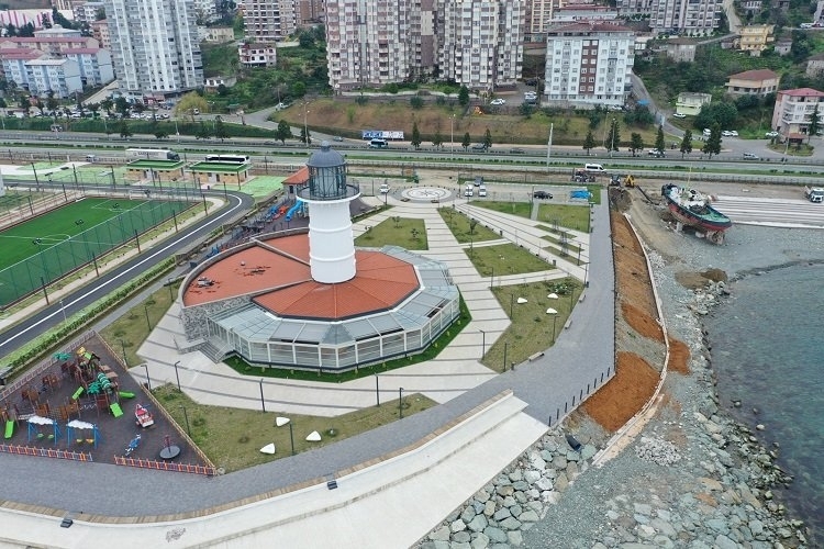 Rize'de “Deniz Feneri Sosyal Tesisi” halkın hizmetine açıldı.