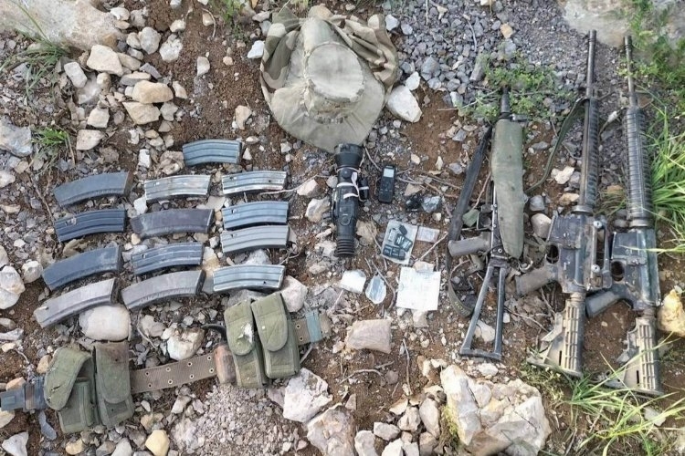 Mehmetçik’in Pençe-Kilit Operasyonu ile Teröristlerin Kullandığı Mağaralara Girildi

