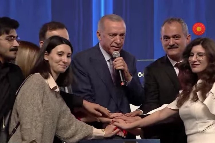 Erdoğan: “Atanan öğretmenlerin yarısı deprem bölgesinde görev yapacak”
