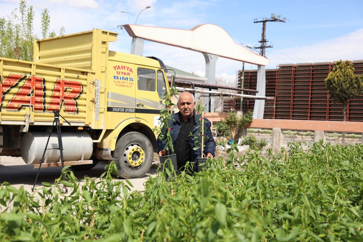Ürün Çeşitliliğini Artırmak İçin Konya Büyükşehir Çiftçiye Destek Oluyor