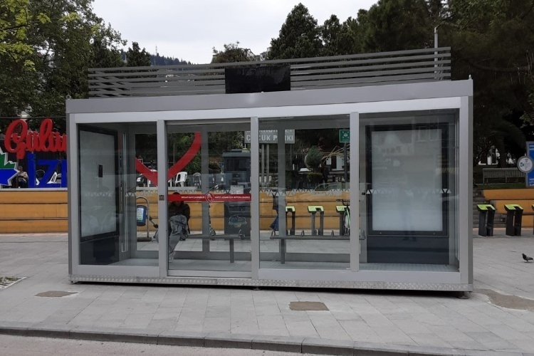 Büyükşehir Belediyesi'nin klimalı modern durakları yaygınlaşıyor