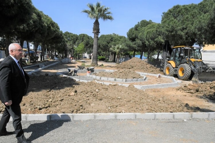 Karabağlar Belediyesi, ilçede bulunan parkları yenilemeye devam ediyor.