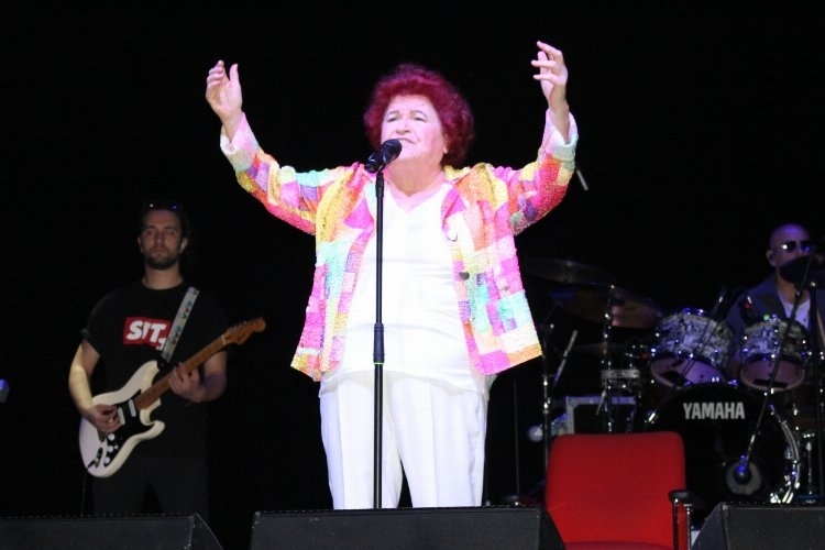 Selda Bağcan, Almanya’da binlerce hayranını coşturdu
