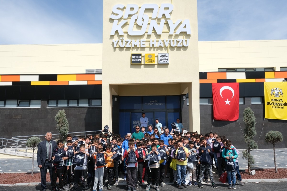 Konya Büyükşehir’in “Yüzme Bilmeyen Kalmasın” Projesi Şimdi Ereğli ve Karapınar’da