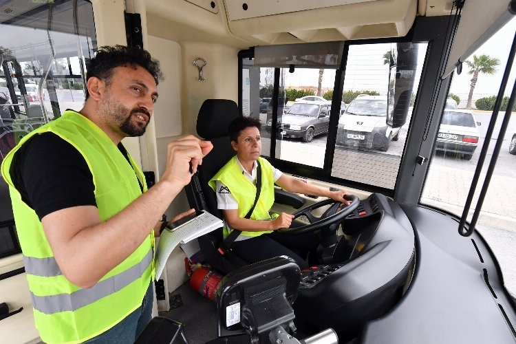 Mersin’de otobüs şoförlerine güvenli sürüş teknikleri öğretildi
