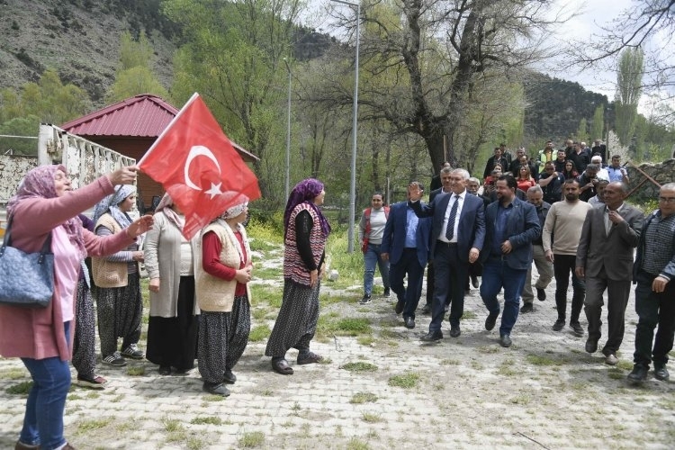 Başkan Karalar ilçe halkıyla sohbet etti.