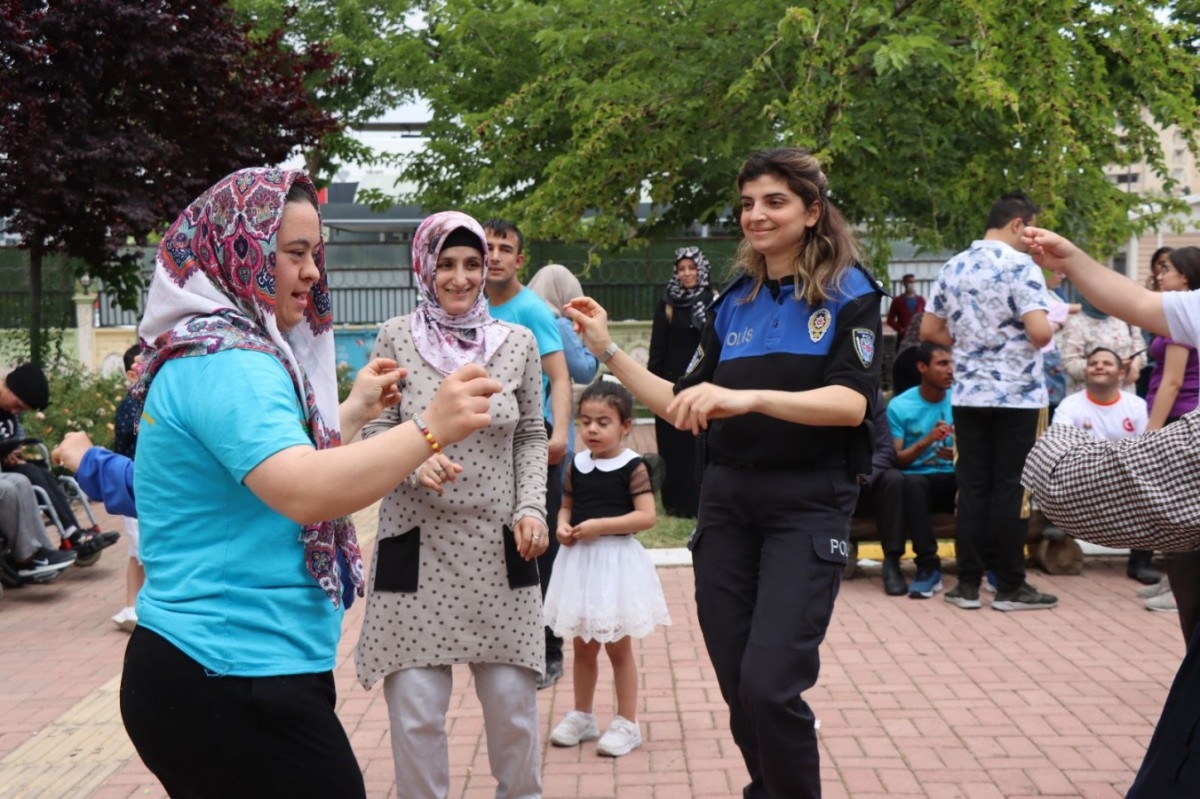 Büyükşehir Belediyesi  “Engelsiz Yaşam Merkezi” bünyesinde etkinlik düzenledi.