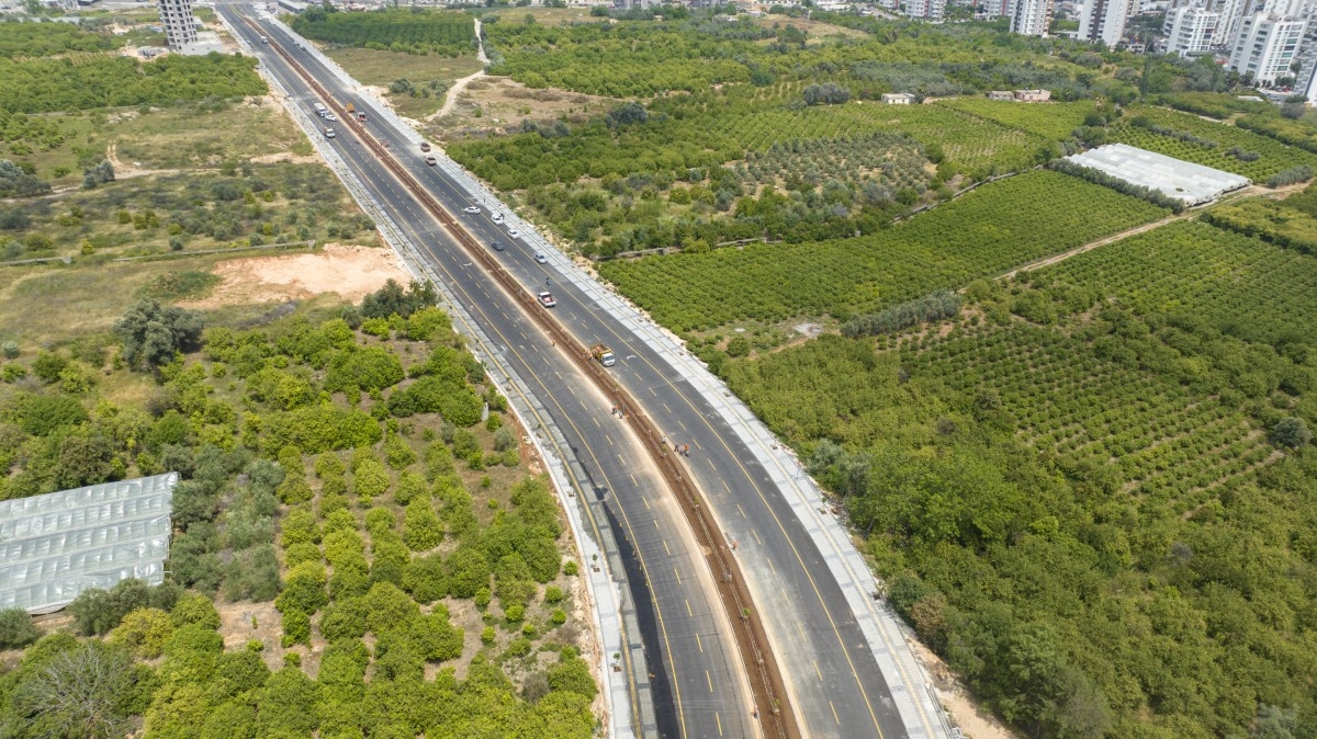 Vatan Caddesi'nden Çeşme Otoyolu'na Yol Bakım, Onarım ve Asfalt Dairesi ile yeni yol bağlantısı
