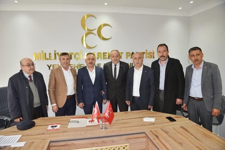 Yenişehir'de meclis üyesi  Bülent Korku MHP'ye katıldı