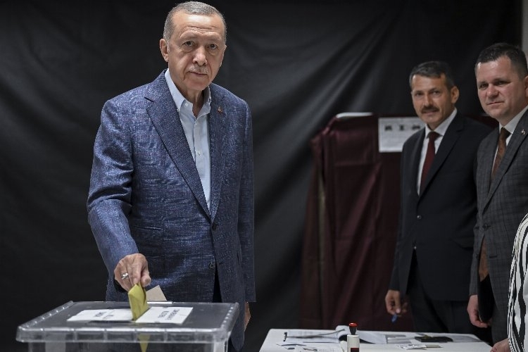 Erdoğan: “Sonuçlar Kesinleşinceye Kadar Milletimizin İradesini Korumaya Devam!”

