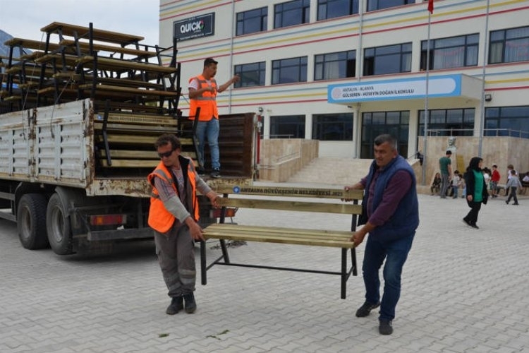 Büyükşehir Belediyesi'nden Okul ve camilere bank ve piknik masası