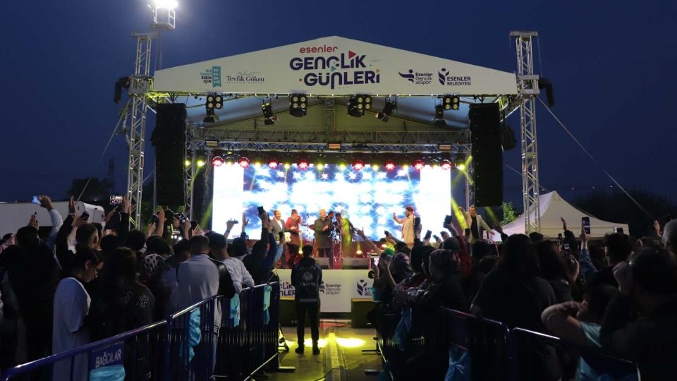 ‘Esenler Gençlik Günleri’nde on binlerce genç doyasıya eğlendi.
