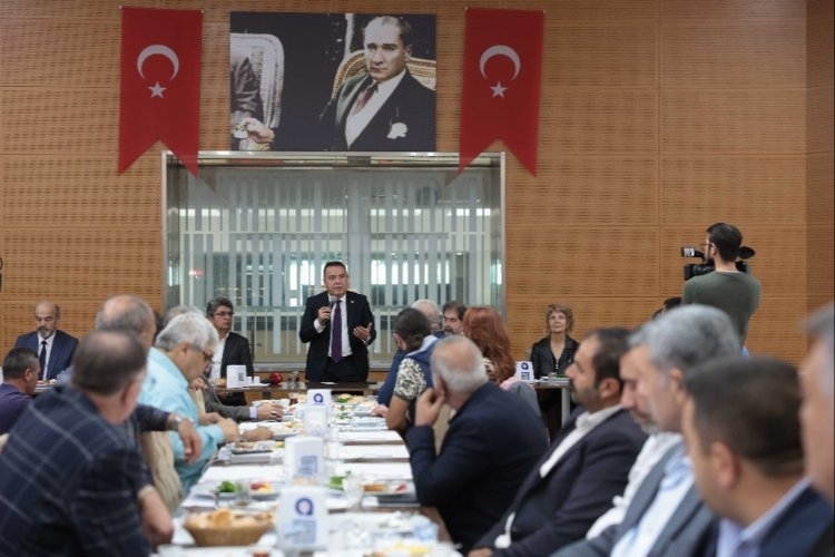 Muhittin Böcek: Adaylık Hazırlıkları Sinyali Veriyor