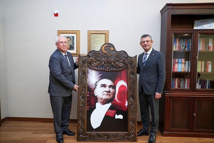Muhittin Selvitopu, Özel'e Özel Bir Ziyaret Gerçekleştirdi