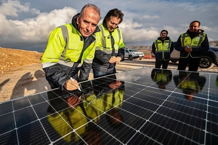 Ege Bölgesi'nin Zirvesine Çıkacak: En Büyük Güneş Enerji Santrali Yolda