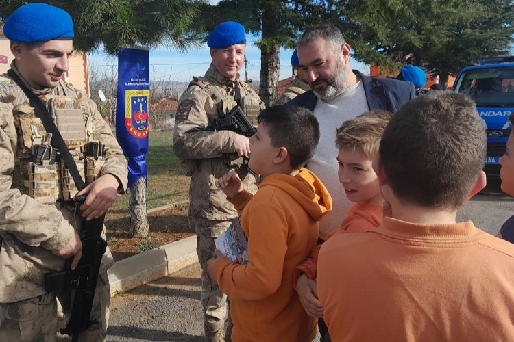 Bilecik'te 400 Minik Öğrenci, Jandarma Sevgisiyle Buluştu