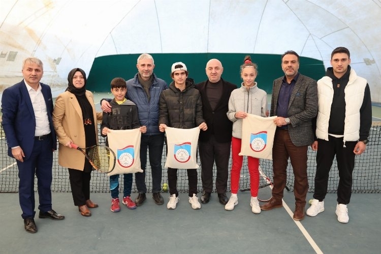 Darıca Trabzonlular, 4 Milli Sporcuya Ödül Taktim Etti