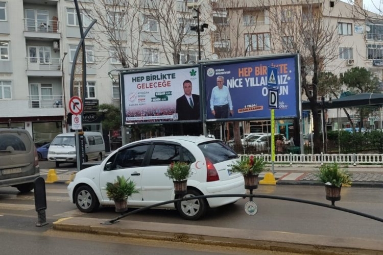 Keşan'da Gelecek Partisi'ne Karşı Bilboard Tepkisi Yükseliyor