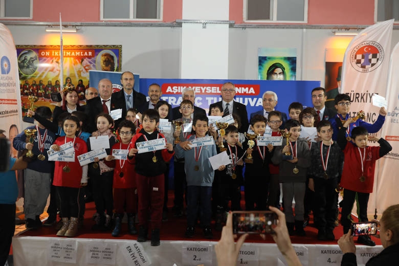 Aşık Veysel'i Anma Satranç Turnuvası: Sanat ve Strateji Harmanı Heyecan