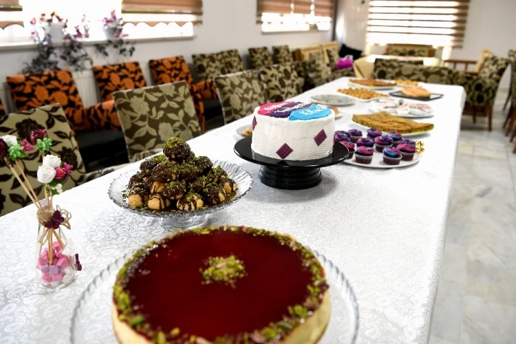 Malatya Büyükşehir Belediyesi, Çiğdem Tozkoparan Kadın Kültür ve Spor Merkezi'nde Pastacılık Kursları Düzenliyor