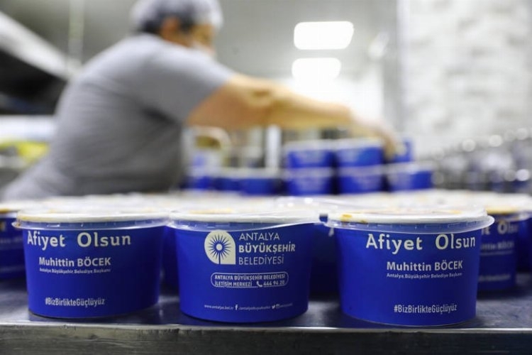 Antalya'da 5 Yılda 3 Milyon 674 Bin Kişiye Sıcak Yemek