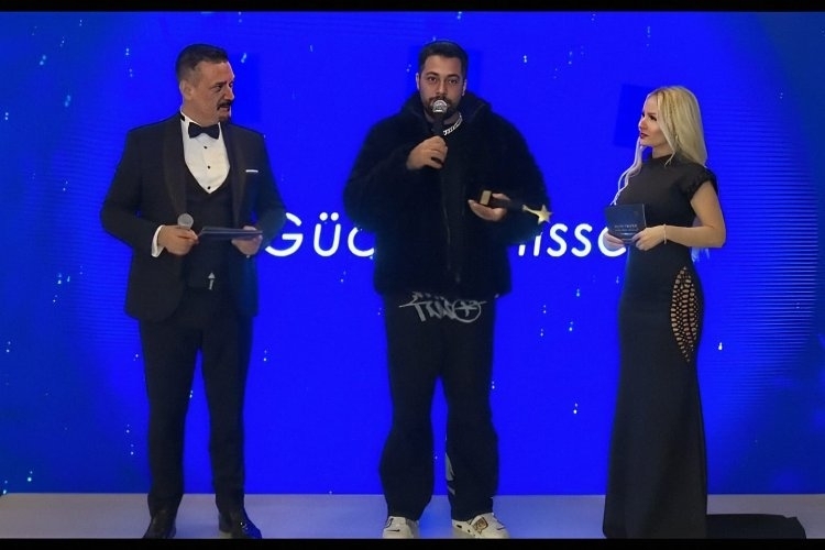 Genç DJ Ödül Aldı, Ünlülerle Dolu Geceye Damgasını Vurdu