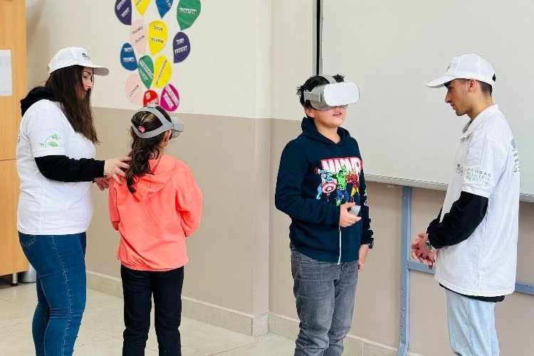  Enerji Tasarrufu ve Geleceğin Teknolojisi İçin VR Destekli Projeyle Öğrencilere Ulaşıyor