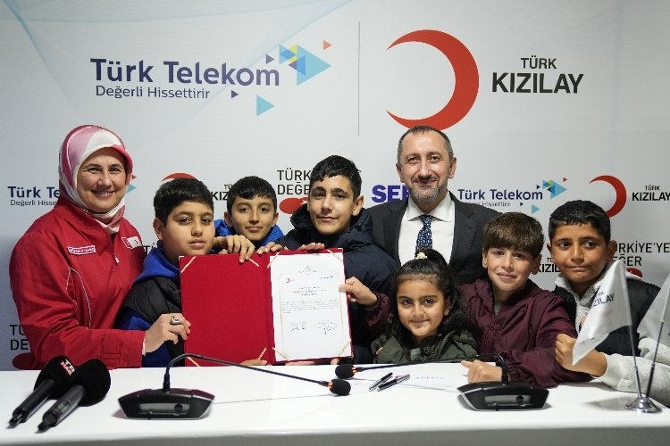 Afet Bölgesindeki Öğrencilere Eğitim ve Teknoloji Güçlendirmesi