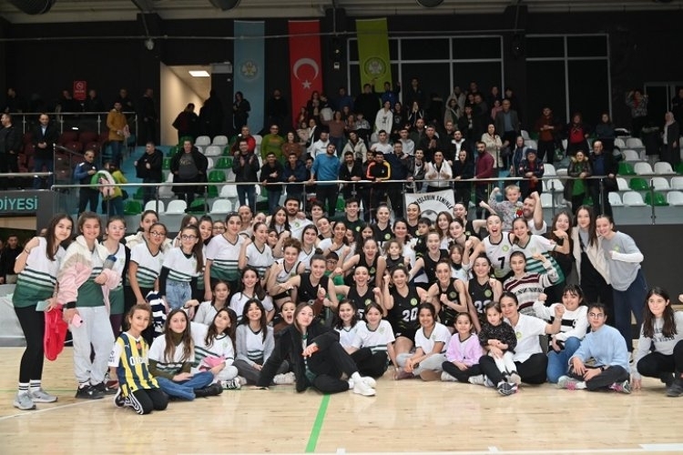 Manisa Büyükşehir, Şampiyonluk İddiasıyla Play-Off'lara Yürüyor