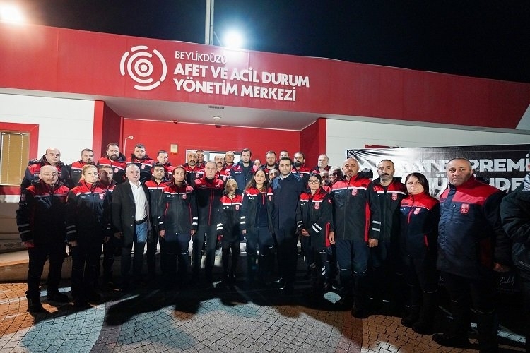 6 Şubat'ta Vefat Edenler, 04.17'de Anıldı