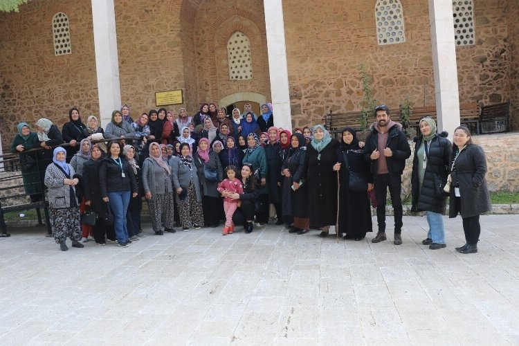 Manisa'da Kulalı Kadınlar Misafir Edildi ve Ağırlıkla Karşılandı