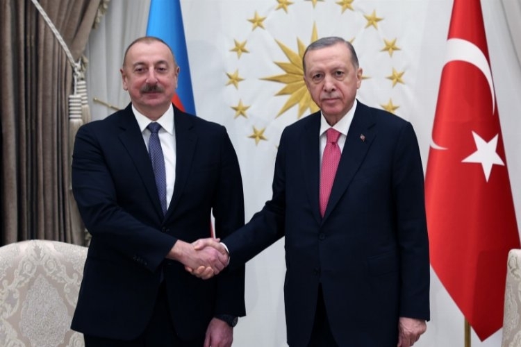 İlham Aliyev %92,1 Oyla Azerbaycan Cumhurbaşkanlığı Seçimini Kazandı: Erdoğan Tebrik Etti