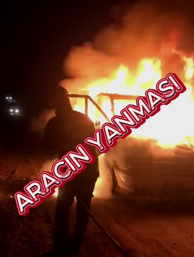 Suruç'ta Seyir Halindeki Pikap Alev Aldı