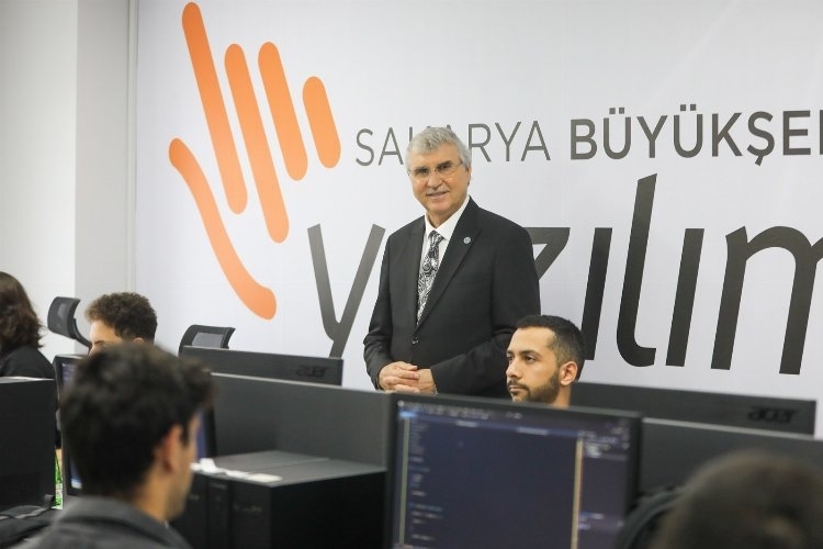 Sakarya'da geleceğe ışık olacak genç yazılımcılar keşfediliyor