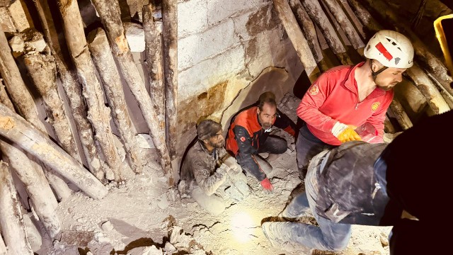 Şanlıurfa Birecik'te Metruk Bina Çöktü, 1 Kişi Hayatını Kaybetti
