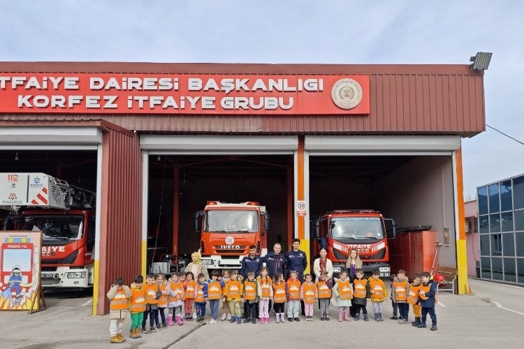 Kocaeli İtfaiyesi Minik Ziyaretçilere Kapılarını Açtı