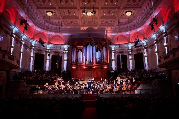 Olten Filarmoni Orkestrası, Amsterdam Concertgebouw'da Büyüledi