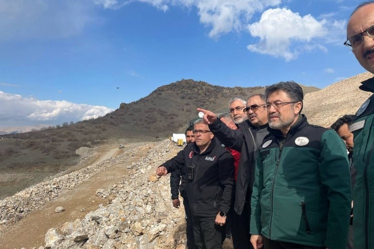 Bakan Özhaseki: İliç'te 9 Farklı Noktadan Numune Alımı Gerçekleştiriliyor
