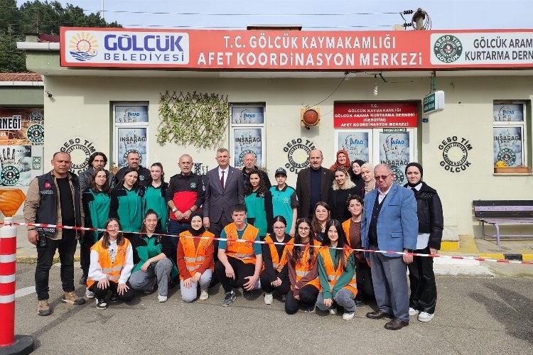 Gölcük'te Arama Kurtarma Ekipleri, Her An Göreve Hazır Durumda