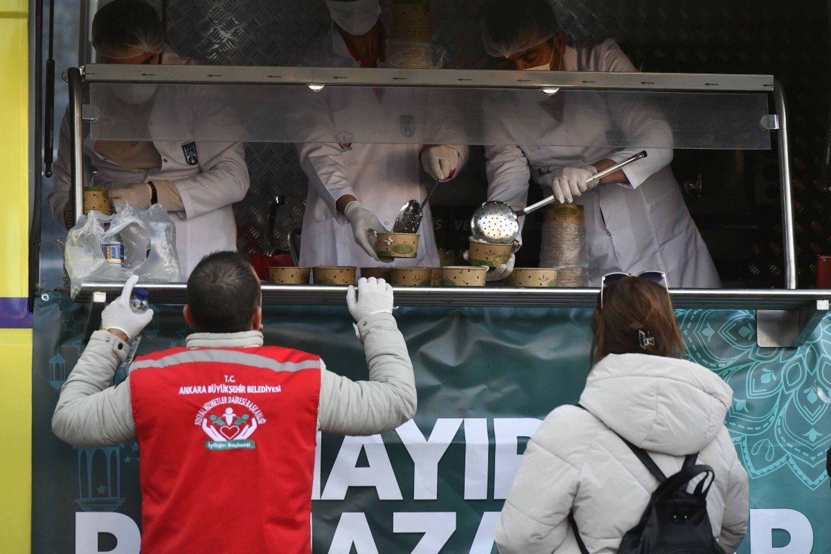 BÜYÜKŞEHİRDEN RAMAZAN KUMANYASI VE SICAK YEMEK İKRAMI