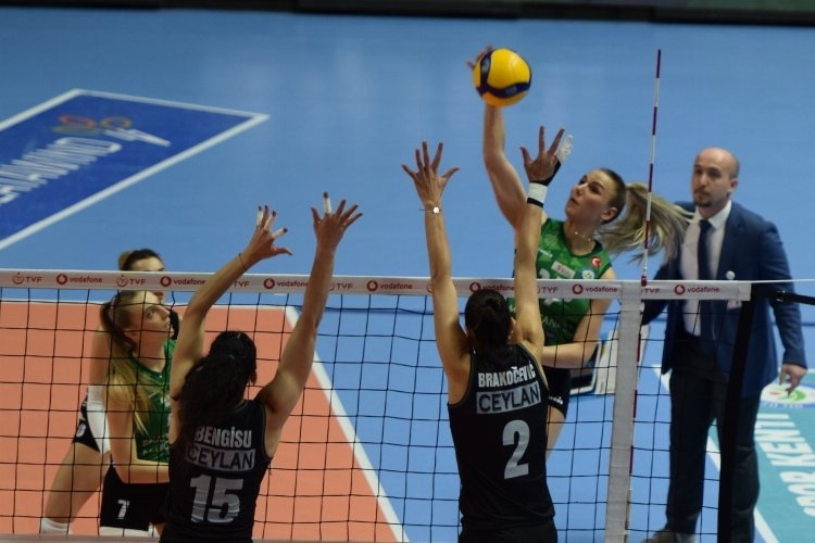 Nilüfer Belediyesi Sultanları, Beşiktaş'a Karşı Üstünlük Sağladı