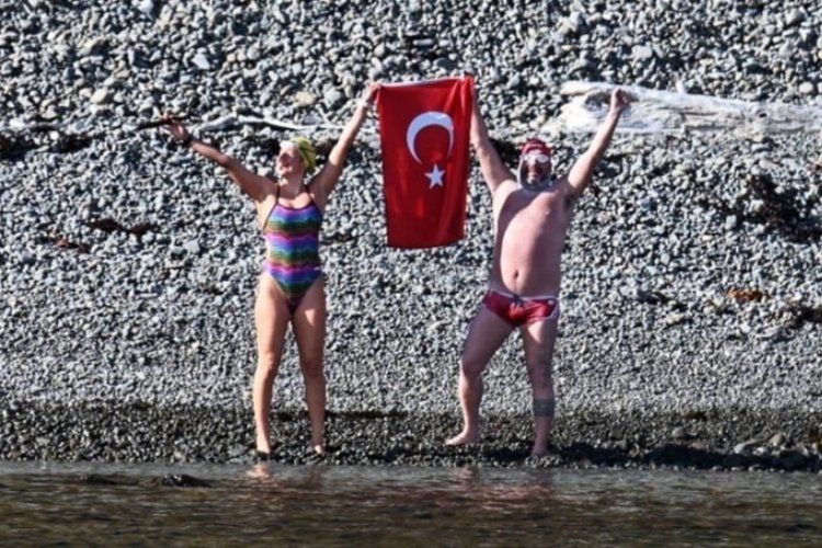 Türk Yüzücülerden Tarihi Başarı: Cook Strait Kanalını Geçtiler