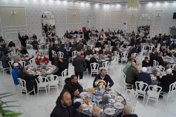Yeniden Refah: Gebze'de İftar Sofrasında Buluştu