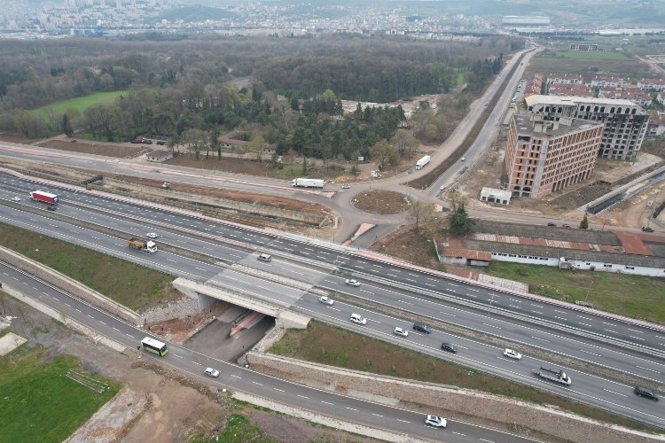 Kocaeli'de Stadyum Bağlantı Yolunun Tamamlanan Kısımları Trafiğe Açıldı