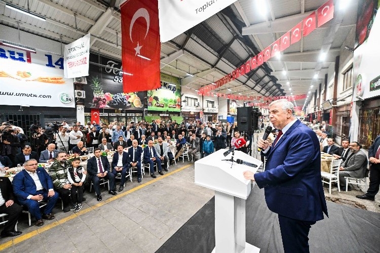 Mansur Yavaş, Ankara Toptancı Hali Esnafıyla İftar Programında Buluştu