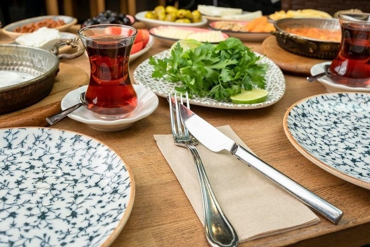 Reflü ve Gastrit Hastaları İçin Bayramda Beslenme Önerileri